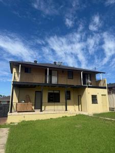 Queen Room in Spacious House with Private Balcony - GA5