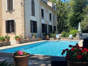 Appartements RDC maison de maitre pour 6 personnes avec piscine et jacuzzi : photos des chambres