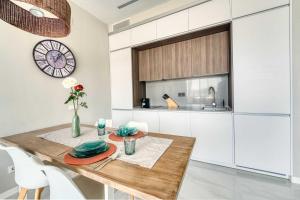 3095 Elegant Beachside Apartment in Puerto Banus