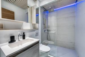 3095 Elegant Beachside Apartment in Puerto Banus