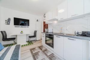 Rooftop Terrace Apartment - Happy Rentals