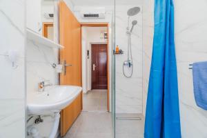 Rooftop Terrace Apartment - Happy Rentals