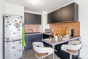 Sun Paradise -Stylish Flat-Rooftop Pool Access-Monaco View