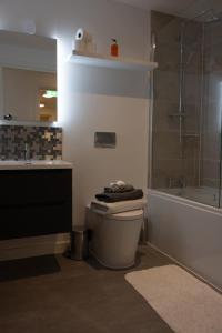 Cozy City Stay 2BR with Sofa Bed