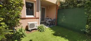Appartements Les Elfes - avec entree autonome, clim neuve, jardin, parking prive & gourmandises offertes ! - : photos des chambres