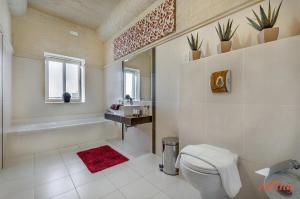 Peaceful Farmhouse Retreat with Pool & Sun Lounger