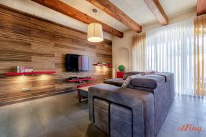 Peaceful Farmhouse Retreat with Pool & Sun Lounger