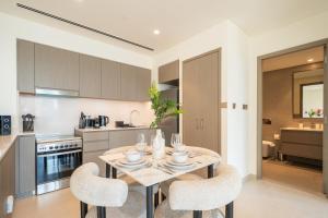 Luxurious 1-Bedroom Residence in Grande, Downtown