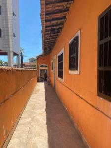 Casa pé na areia 50 metros do mar próximo a Plataforma de Pesca e Feirinha de Artesanato ótimo lugar para relaxar com a família