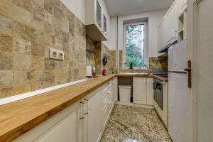 Classic Charm - 2BD central Apartment by FlatManager