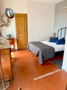 B&B / Chambres d'hotes Entre Midi - Maison d'Hotes - B&B : Chambre Double avec Salle de Bains Privative