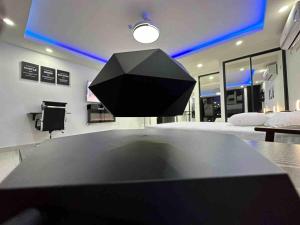 Luxury Condo - pool in Kingston - G28