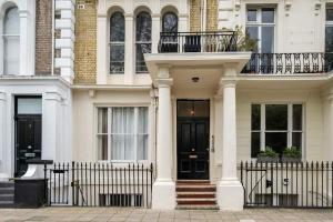 Summer Studio with Terrace by Hyde Park