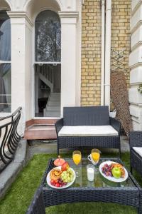 Summer Studio with Terrace by Hyde Park