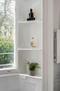 Summer Studio with Terrace by Hyde Park