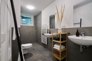 Urban Base Apartment for 9 in Berlin Mitte