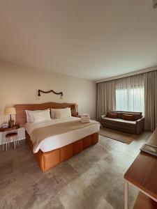 Dolphin Hotel
