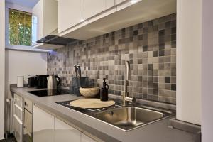 Urban Base Apartment for 9 in Berlin Mitte