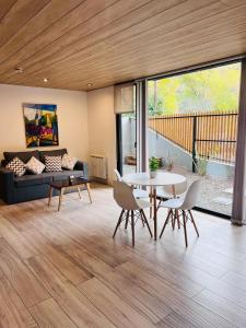 Luminoso 2 ambientes en el centro