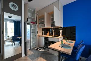 Sea Breeze Apartment by FengShui4u, balkon, nowy budynek, dostęp na kod