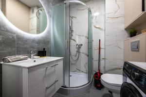 Sea Breeze Apartment by FengShui4u, balkon, nowy budynek, dostęp na kod