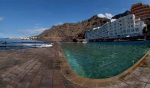 1st line sea view 3 rooms apartment in Tenerife 92m2