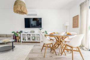 Seabreeze Apartment - Your Beachside Getaway