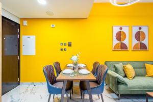 Chic 1BR - Big Balcony - Near ADGM - Cleveland - Galleria