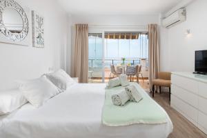 Mar y Luz Carvajal by Alfresco Stays