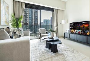 HomesGetaway -Lavish 1BR in ACT One Downtown Dubai