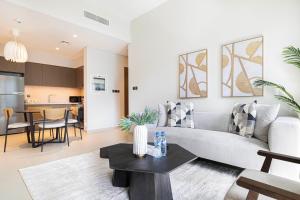 HomesGetaway -Lavish 1BR in ACT One Downtown Dubai