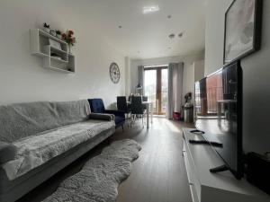 Grosvenor Rd - 2-Bedrooms - Sleeps 5 - Parking