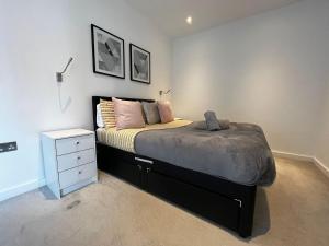 Grosvenor Rd - 2-Bedrooms - Sleeps 5 - Parking