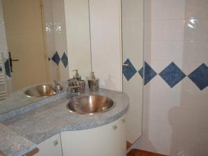 Appartements Appart 2 pieces, 4 couchages, proche mer et commerces, balcon, animaux admis - FR-1-225C-15 : photos des chambres