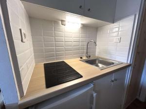 Studio Charmant avec Piscine, Ski au Pied et Parking à La Salle-les-Alpes - FR-1-330F-115