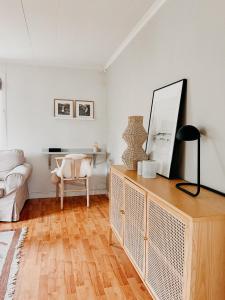 Charming house with wood stove near lake