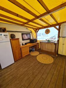 Pirates Queen Caravan