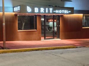 Brit Hotel