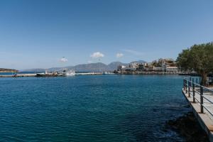 Seannamon Apartment with sea view by 8essentially