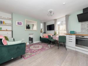 Cosy 1 bed flat in central location Pass the Keys