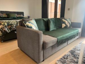 Grosvenor Rd Studio - Sleeps 4 Pet Friendly WiFi