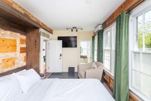 First Floor Suites at The Legacy Inn Harmony Floor