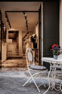 1926 La Galerie Boutique Art Suites