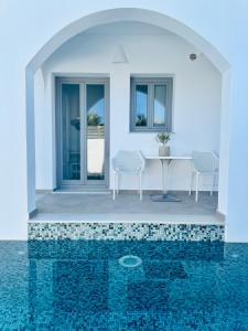 Suite with Private Pool room in White Harmony Suites