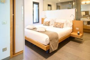 Suite with Hydromassage room in NM Suites
