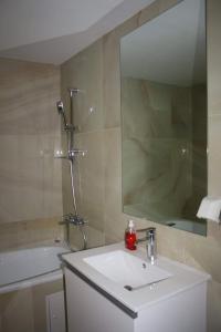1 bedroom self catering entire apartmentS