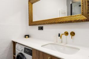 Bergamot Apartment City Center