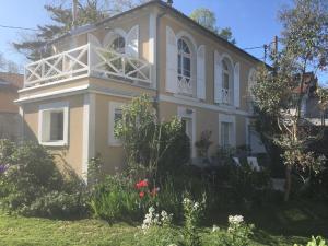 B&B / Chambres d'hotes Petite maison de charme - Paris - Rolland Garros - Versailles - Golf - Normandie : photos des chambres