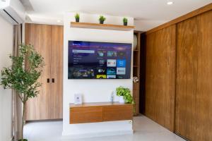 Elegant Lux Condo - Fast Wi-fi- Near the Beach