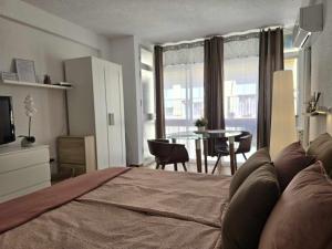 Harbor Studio Apartment in Fuengirola